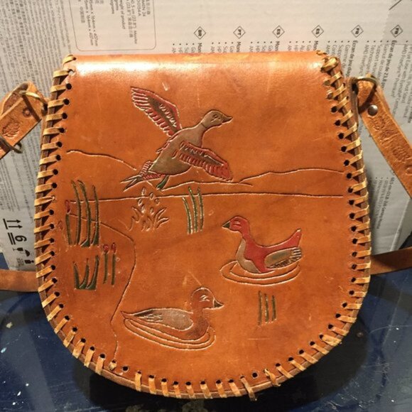 VINTAGE TOOLED LEATHER SMALL SADDLE HANDBAGS - Picture 8 of 10